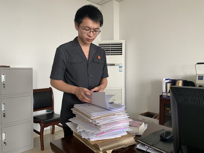 城關(guān)法庭書記員 陳曉航.JPG
