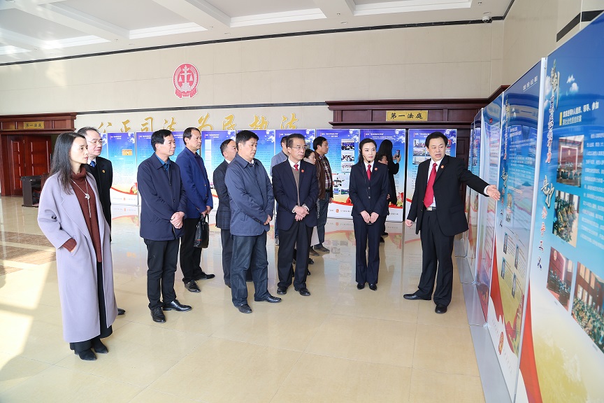 1 荊州市中級人民法院邀請部分在荊全國、省、市人大代表和政協委員視察法院工作。.JPG